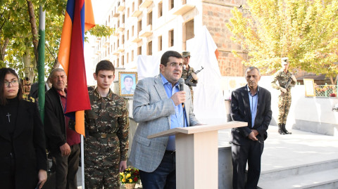 Արցախի նախագահն Էջմիածնում մասնակցել է 44-օրյա պատերազմում նահատակված եղբայրների հուշարձանի բացմանը