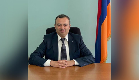 Դադարեցվել են Գառնու տաճարում տեղի ունեցած աղմկահարույց հարսանիքի թույլտվությունը տված Արա Թարվերդյանի լիազորությունները