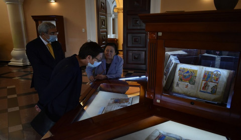 French Ambassador got acquainted with Armenian medieval bibliography in Matenadaran