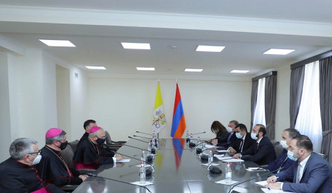 Տեղի է ունեցել ՀՀ ԱԳ նախարարի և Սուրբ Աթոռի պետքարտուղարի ընդհանուր հարցերով փոխանորդի ընդլայնված կազմով հանդիպումը