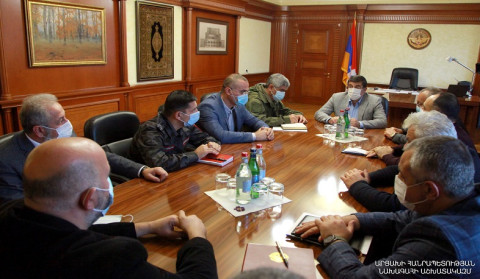 Թիրախային կրակոցներից ունեցած զոհերի և վիրավորների փաստերը ստիպում են պաշտպանական նոր մեթոդներ կիրառել. Արցախի նախագահը խորհրդակցություն է հրավիրել
