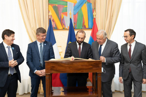 ՀՀ ԱԳ նախարարը Ֆրանսիայի Սենատի նախագահի հետ հանդիպմանը կարևորել է մարդասիրական կազմակերպությունների անխափան մուտքը Արցախ