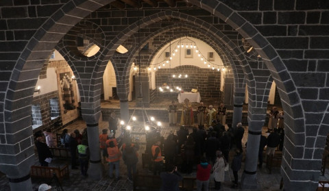 Diyarbekirdəki erməni kilsəsində illər sonra liturgiya səslənib