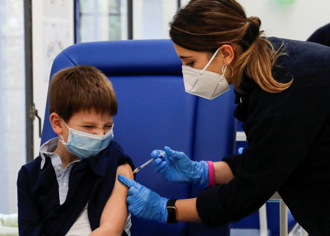 European countries start to vaccinate children aged 5-11 against COVID-19