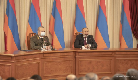 Մասնագիտական տոնի օրը ՀՀ ԱԱԾ ղեկավարությունը ծաղիկներ է խոնարհել պատերազմում զոհված սահմանապահների հիշատակը հավերժացնող հուշակոթողին