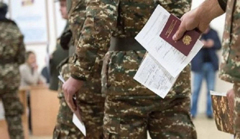 Արցախում զորակոչ լինելու է, անցում ամբողջությամբ պայմանագրային զինծառայության չի լինի. Արտակ Բեգլարյան