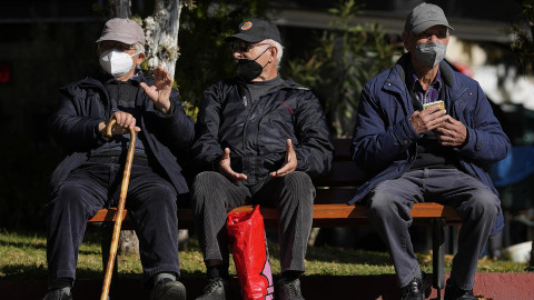 Greece begins fining those over 60 who are unvaccinated