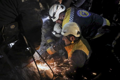 Building collapses in Syria, killing woman and 3 children