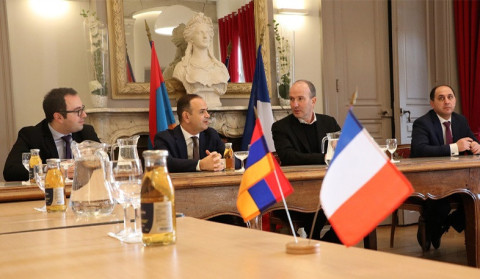 Սփյուռքը կարող է Հայաստանին ավելին տալ, քան տնտեսական և բարեգործական ուղղություններն են. Զարեհ Սինանյանը՝ Ֆրանսիայում