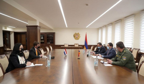 Suren Papikyan Niderland səfirinə Artsaxda sərhəddəki vəziyyətlə bağlı məlumat verib