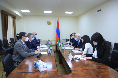 ER baş nazirin müavini Matevosyan Fransa səfiri ilə Fransa sərmayələrinin Ermənistan iqtisadiyyatına cəlb edilməsini müzakirə edib