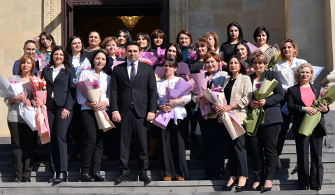 Կանանց միջազգային տոնին ընդառաջ Ալեն Սիմոնյանը հյուրընկալել է մի խումբ բուժաշխատող կանանց