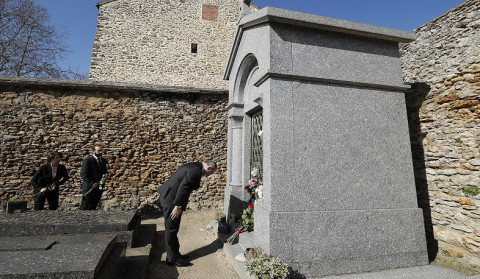 Armenia’s Prime Minister paid tribute to memory of Charles Aznavour
