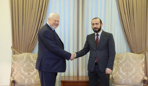 Ararat Mirzoyan Anjey Kasprşikə Azərbaycanın təxribatları barədə məlumat verib