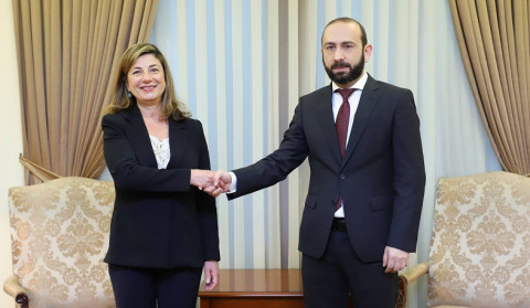Ararat Mirzoyan Ketrin Bombergerə Azərbaycanın hərbi təcavüzünün humanitar nəticələri barədə məlumat verib