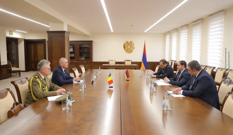 Պաշտպանության նախարարը Ռումինիայի դեսպանին է ներկայացրել հայ-ադրբեջանական սահմանագծին և ԼՂ-ում տիրող իրավիճակը