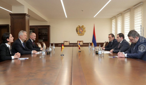 Պաշտպանության նախարարը և ԳԴՀ դեսպանը քննարկել են հայ-ադրբեջանական սահմանագոտում և Արցախում ստեղծված իրադրությունը