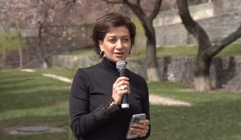 Դուք իրավունք չունեք խեղճանալու, մեր ճակատագիրը ձեր ձեռքում է. Աննա Հակոբյանը՝ զոհված տղաների հարազատներին