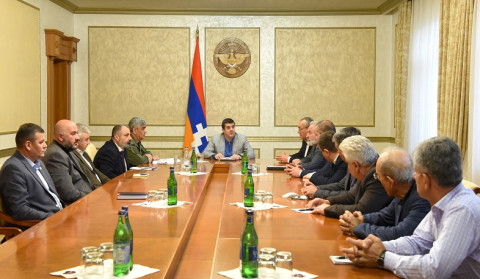 Արցախի նախագահը ԱԳ նախարարի և ԱԽ քարտուղարի մասնակցությամբ աշխատանքային հրատապ խորհրդակցություն է հրավիրել