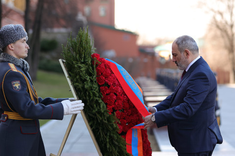ՀՀ վարչապետը Մոսկվայում ծաղկեպսակ է դրել Անհայտ զինվորի հուշահամալիրին. լուսանկարներ