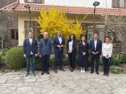 Արցախի ՄԻՊ-ը Նիդերլանդների խորհրդարանի անդամին է ներկայացրել արցախահայության նկատմամբ Ադրբեջանի անմարդկային քայլերը