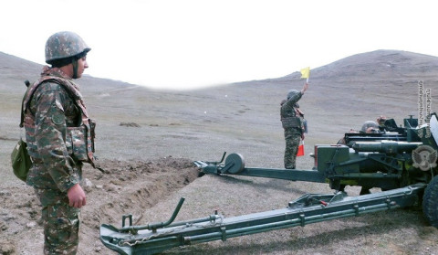 Artilleriya bölmələri praktiki məşğələlər keçiriblər
