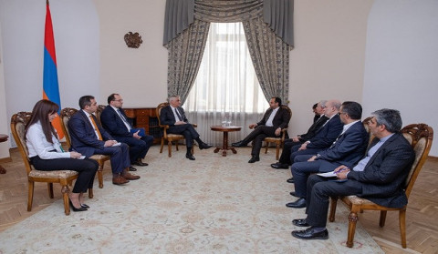 Mher Qriqoryan və İranın maliyyə naziri ticarət-iqtisadi əlaqələrin genişləndirilməsi ilə bağlı məsələləri müzakirə edib