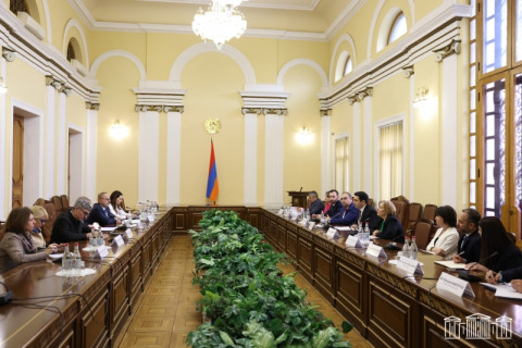 Ալեն Սիմոնյանն ընդունել է Ֆրանսիա-Հայաստան բարեկամական խմբի պատվիրակությանը