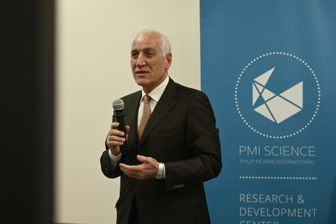 Խմբագրման աշխատանքների ընթացքը լավագույնն է եղել ինձ համար. ՀՀ նախագահը ներկա է եղել Ռիչարդ Թեյլերի «Սխալ վարքագիծ» գրքի շնորհանդեսին