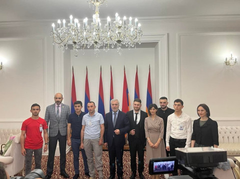Երուսաղեմ մեկնել պատրաստվող վիրավոր զինծառայողները հյուրընկալվել են Ազգային ժողովում