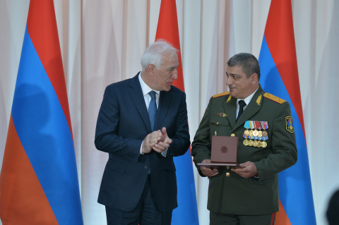 Հանրապետության տոնի առթիվ մի խումբ զինծառայողներ և կամավորականներ են պարգևատրվել