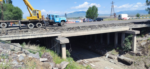 Կամրջի հիմնանորոգման աշխատանքներ Երևան-Սևան-Իջևան-Ադրբեջանի սահման միջպետական ավտոճանապարհի մի հատվածում