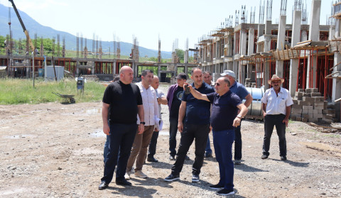 “Hayastan” Ümumerməni Fondunun direktor müavini Artsaxda fond tərəfindən maliyyələşdirilən tikinti işlərini izləyir