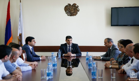 Երևանի քաղաքապետը ներկայացրել է Նոր Նորք վարչական շրջանի նորանշանակ ղեկավարին