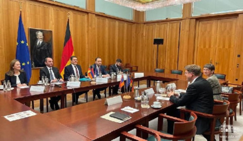Քաղաքական խորհրդակցություններ ՀՀ և ԳԴՀ արտաքին գործերի նախարարությունների միջև