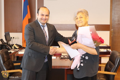 Հայաստանի սոցիալական ապահովության նախկին նախարար Նարինե Բալայանը պարգևատրվել է հուշադրամով