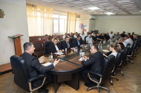 Գնել Սանոսյանը ճանապարհաշինական ընկերությունների ղեկավարների հետ հանդիպմանը հանձնարարել է ապահովել աշխատանքի բարձր որակ