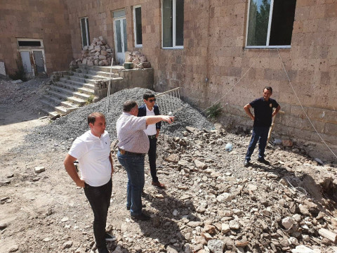 Մեկ մլրդ 300 մլն դրամ Թալինի ԲԿ-ի վերակառուցման համար. Արագածոտնի մարզպետն այցելել է շինհրապարակ