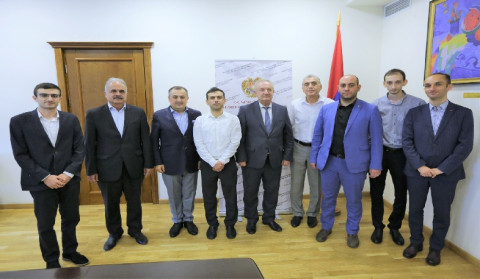Ձեր արծաթը մեզ համար ոսկու արժեք ունի. Վահրամ Դումանյանը ոսկե մեդալներով է պարգևատրել շախմատիստներին