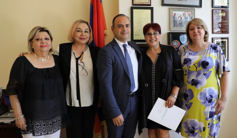 Զարեհ Սինանյանն ընդունել է ամերիկահայ արվեստագետների