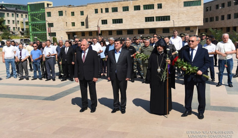 Arayik Harutyunyan Stepanakert memorialını ziyarət edib