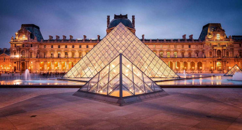 Louvre, Versailles to turn off lights earlier in energy savings push