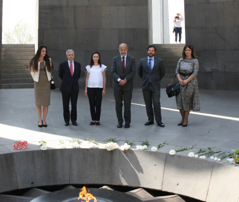 İspaniyanın ER-dəki səfiri Erməni Soyqırımı Memorialını ziyarət edib