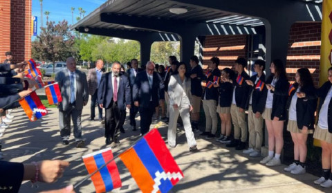 Արցախի ԱԳ նախարար Դավիթ Բաբայանն այցելել է Լոս Անջելեսի Սրբոց Նահատակաց Ֆերահեան ազգային վարժարան