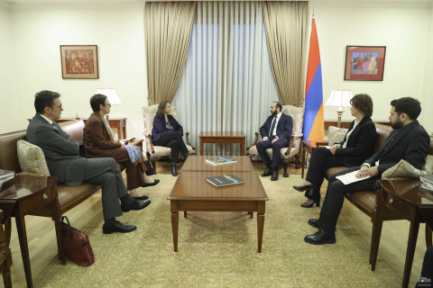 Ararat Mirzoyan discussed issues related to work of EU civil mission with Isabelle Dumont and Brice Roquefeuil