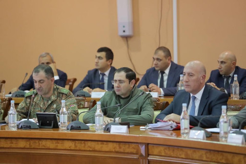 ER müdafiə nazirinin rəhbərliyi ilə Silahlı Qüvvələrdə görülən işlər müzakirə edilib
