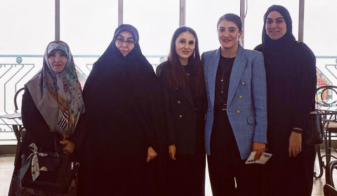Lili Minasyan İran xarici işlər nazirinin ailə üzvlərinə Ermənistanın tarixi-mədəni yerlərini göstərib