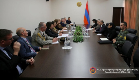 Armen Grigoryan presented to Guillaume Ollagnier course of reforms of Armed Forces