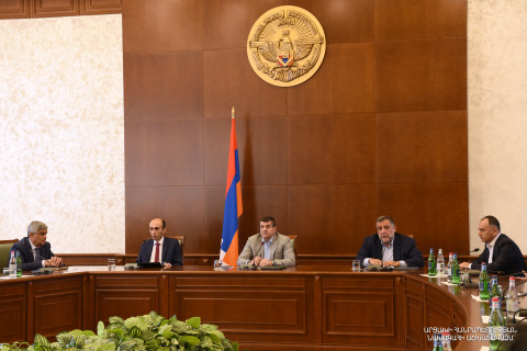Arayik Harutyunyan Artsaxın yeni təyin olunmuş dövlət nazirini təqdim edib
