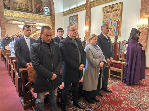 Դեսպան Պապիկյանը մասնակցել է 44-օրյա պատերազմի նահատակների հիշատակին մատուցված Սուրբ պատարագին